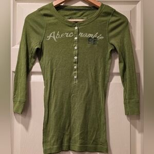 Abercrombie & Fitch Women's Vintage Green 3/4 Sleeve Henley Top